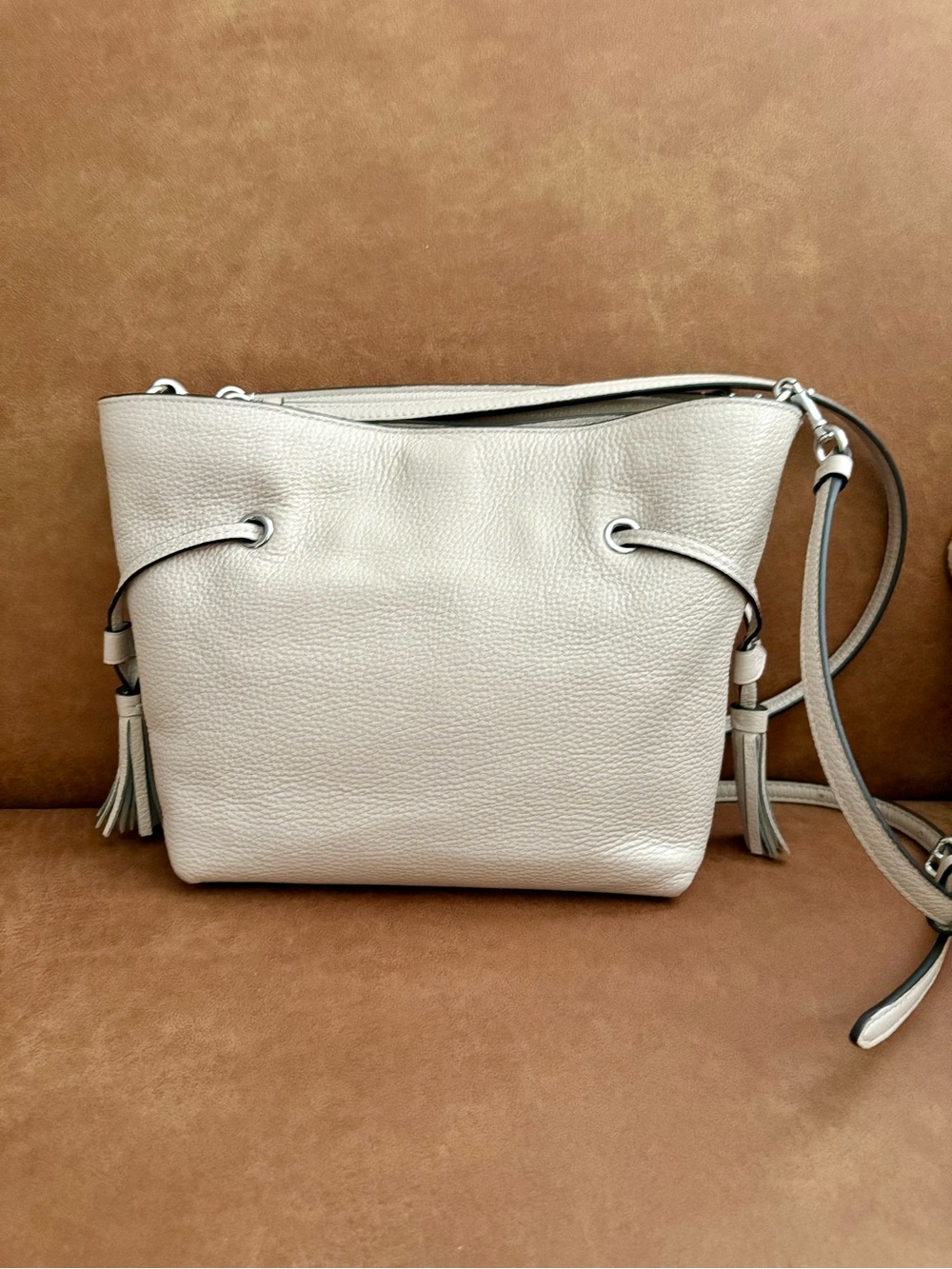 Coach Andy Crossbody Pebbled Leather In Cream with Horse and Carriage Design - Picture 2 of 7